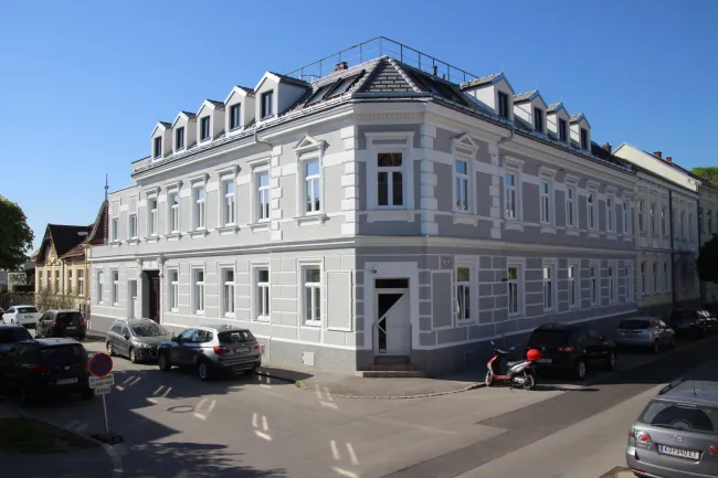 PRACHTVOLLER STILALTBAU, GEPFLEGTE ERDGESCHOSSWOHNUNG, BESTLAGE KORNEUBURG!! - Titelbild