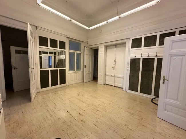 Büro nähe Karlskirche ab SOFORT - Titelbild