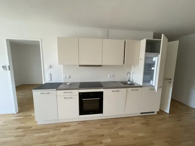 2 Zimmer Wohnung mit Balkon AB SOFORT - Bild