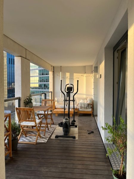 PART FURNISHED MODERN APARTMENT ON HIGHER FLOOR: 3 ROOMS with Fitness und Sauna * free from 01.09.2026 *