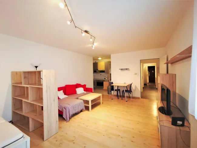 Gelegenheit: Singelwohnung (Anlage mit großem Garten mit Outdoor-Swimmingpool mit viel Flair und Fun) - Bild