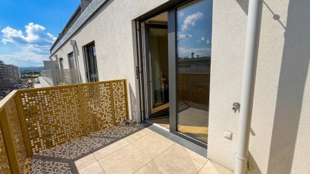 Ab Oktober: möblierte und klimatisierte 2-Zimmer-Wohnung mit Terrasse!