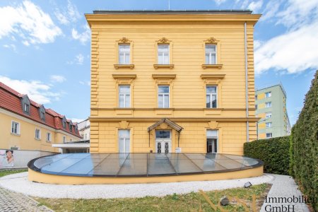 Arbeiten mit Charakter – Hochwertige Büro-/Praxisfläche mit Balkon und Lift im Herzen von Wels!