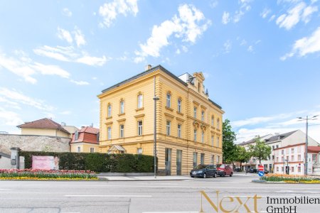 Arbeiten mit Charakter – Hochwertige Büro-/Praxisfläche mit Balkon und Lift im Herzen von Wels!