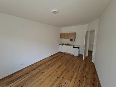 Gudrunstraße: Helle 2-Zimmer Wohnung