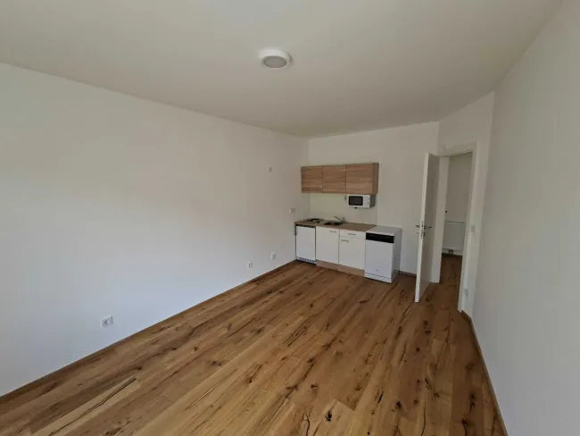 Gudrunstraße: Helle 2-Zimmer Wohnung - Titelbild