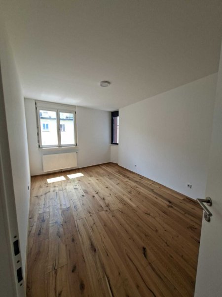 Gudrunstraße: Helle 2-Zimmer Wohnung