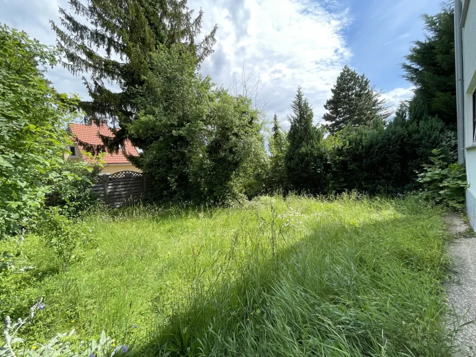 Sanierungsbedürftiges Einfamilienhaus mit Garten und Garagenstellplatz sucht neue*n Eigentümer*in! - Titelbild