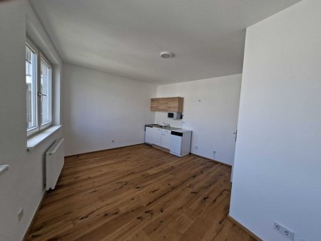 Gudrunstraße: Helle 3-Zimmer Wohnung