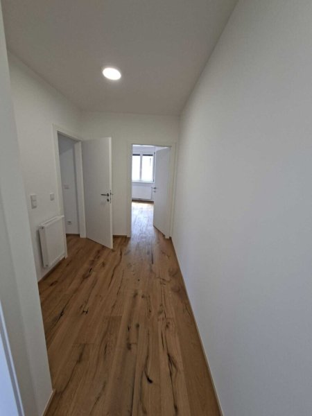 Gudrunstraße: Helle 3-Zimmer Wohnung