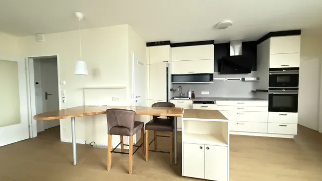 Skytower: 2-Zimmer mit Loggia auf 76 m2 WNFL plus optionaler Stellplatz (derzeit noch vermietet)! - Bild