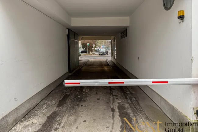 Einfahrt Parkplätze
