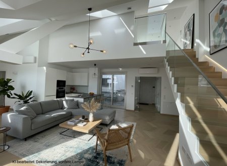 4 Zimmer-Maisonetten-Wohnung mit einer Terrasse und eigenem Studio im Oberbereich mit separatem zusätzlichem Eingang!