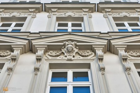 Kein Gas mehr! Top DG Wohnung mit Balkon - 2 großzügige Zimmer, alles auf einer Ebene! Luft-Wasserwärmepumpe, Klima und Photovoltaik!
