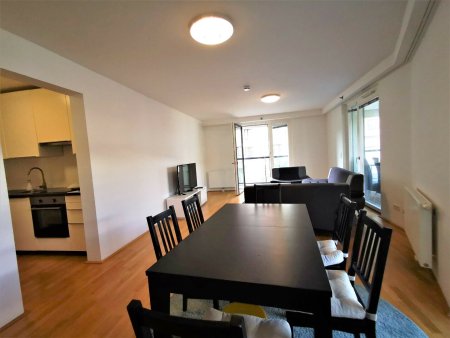 Frisch sanierte 3-Zimmer-Wohnung mit Loggia auf 105 m2 Wohnnutzfläche nahe der UNO-CITY!