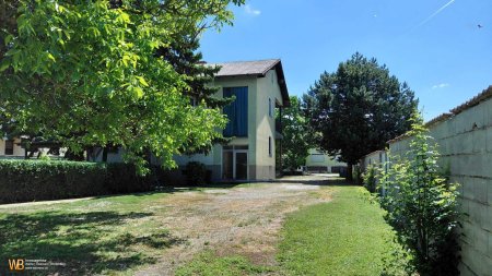 Zwei-Familien-Haus mit zwei mal 100m² Wohnfläche