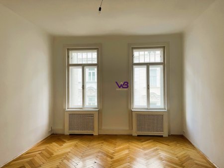 3-Zimmer-Altbauwohnung mit Loggia!