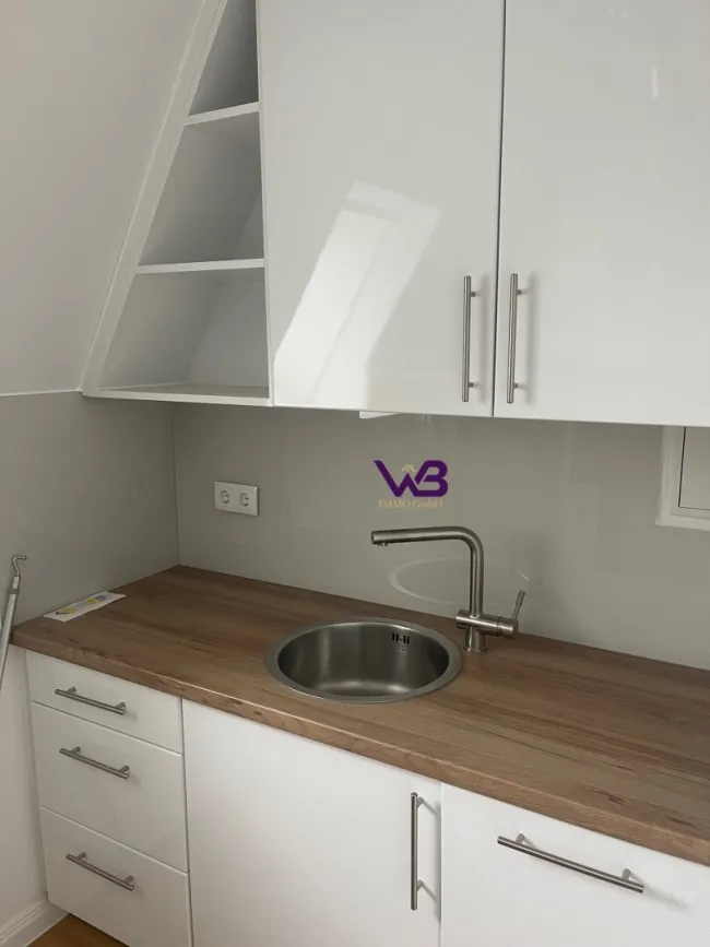 Vollmöblierte 2 Zimmer Dachgeschoßwohnung mit Parkplatzmöglichkeit! - Bild