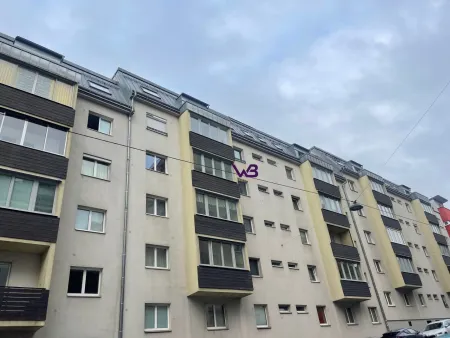 Vollmöblierte 2 Zimmer Dachgeschoßwohnung mit Parkplatzmöglichkeit!