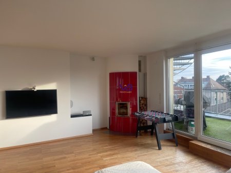 Traumhafte DG-Wohnung, Zentrumsnähe, mit Freiflächen, Dachgarten und KFZ Stellplatz.
