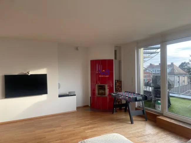 Traumhafte DG-Wohnung, Zentrumsnähe, mit Freiflächen, Dachgarten und KFZ Stellplatz. - Bild