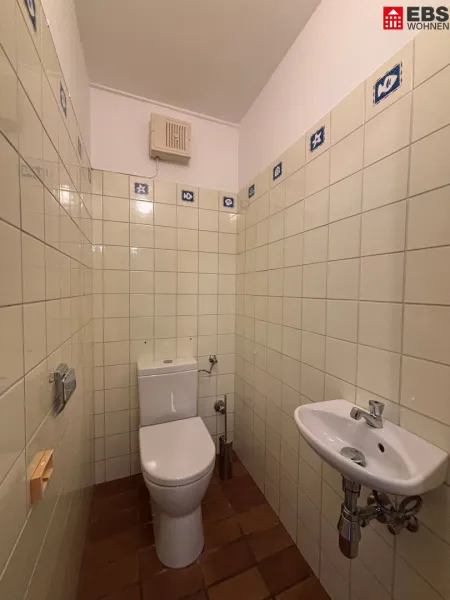 WC mit extra Waschbecken
