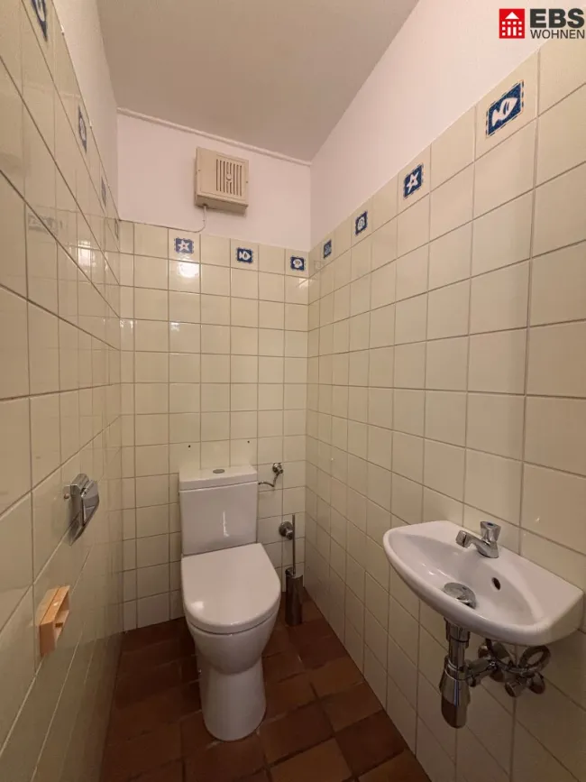WC mit extra Waschbecken
