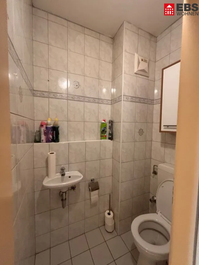 WC mit extra Waschbecken
