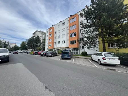 Modern-eingerichtete 2-Zi-Wohnung mit Balkon