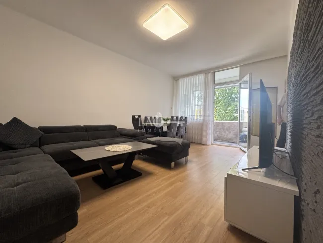 Modern-eingerichtete 2-Zi-Wohnung mit Balkon - Bild