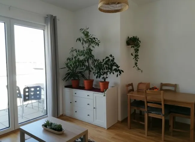 Klimatisierte 2-Zimmer-Wohnung mit hofseitiger Terrasse & optionaler Garagenstellplatz! - Bild