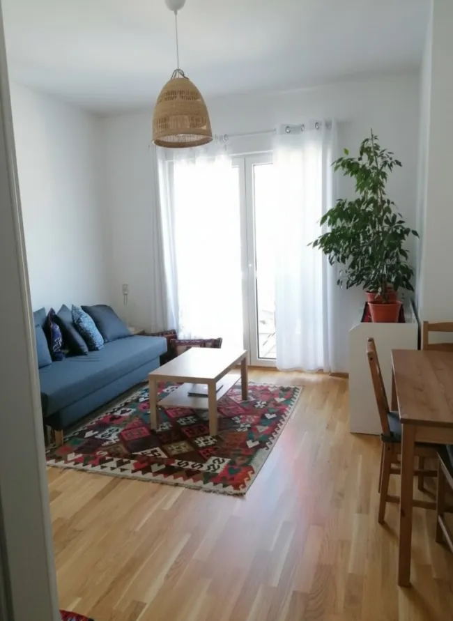 Klimatisierte 2-Zimmer-Wohnung mit hofseitiger Terrasse & optionaler Garagenstellplatz! - Titelbild
