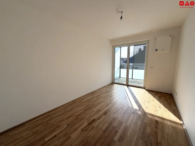 Kinderzimmer mit Zugang zum Balkon