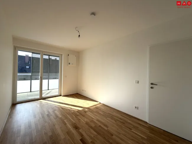 Schlafzimmer mit Zugang Balkon