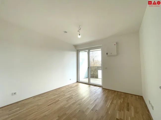 Schlafzimmer mit Zugang Balkon