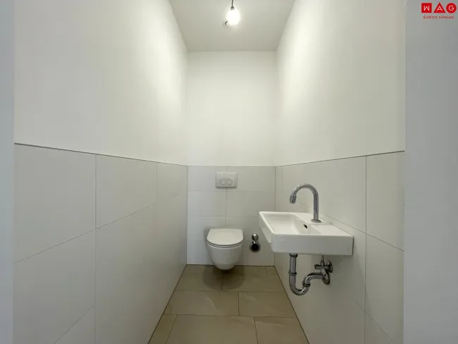 WC mit Handwaschbecken