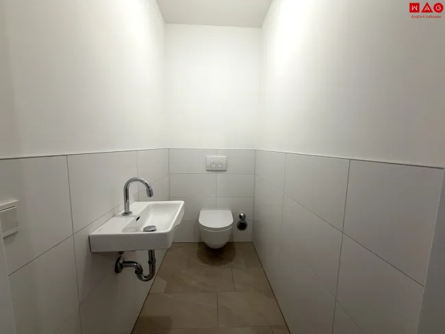 WC mit Handwaschbecken