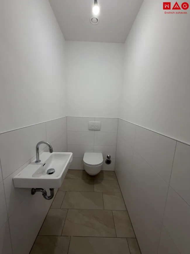 WC mit Handwaschbecken