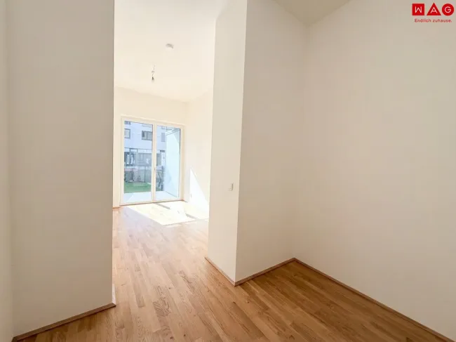 Schrankraum Blick Richtung Schlafzimmer