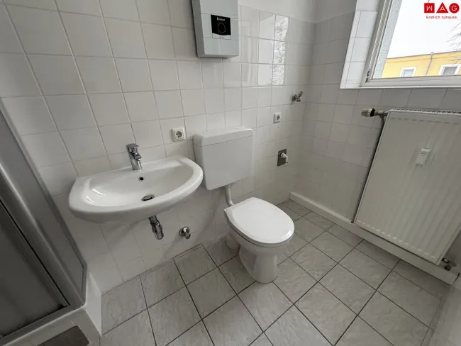 Idyllisches Wohnerlebnis in urbaner Lage steht für Sie bereit! Ruhig und grün gelegen wird Erholung pur geboten - gleichzeitig sorgt die erstklassige Infrastruktur für kurze Wege! Sofort verfügbar! - Bild