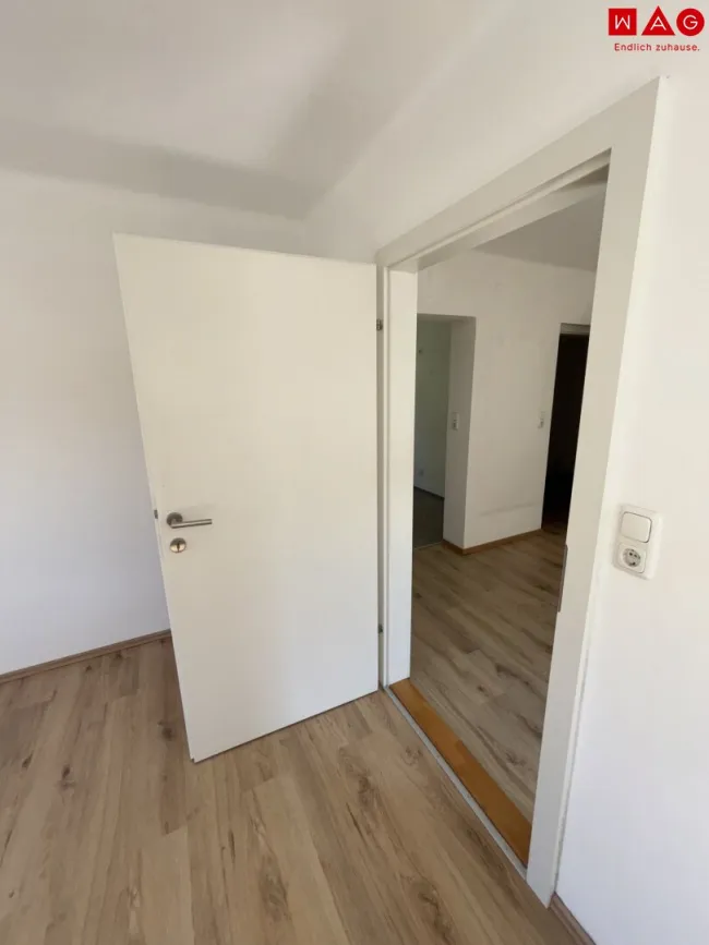 Schlafzimmer (VOR Ausbesserungsarbeiten)