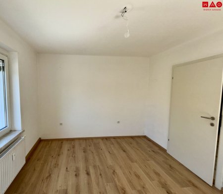 Schlafzimmer (VOR Ausbesserungsarbeiten)