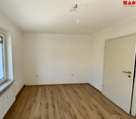 Schlafzimmer (VOR Ausbesserungsarbeiten)