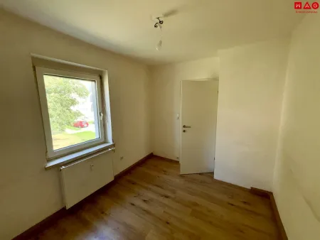 Büro/Kinderzimmer/Esszimmer (VOR Ausbesserungsarbeiten)