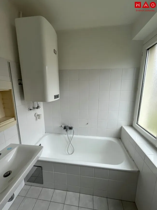 Bad mit Badewanne