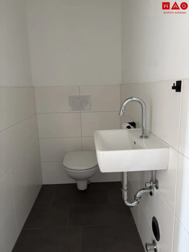 WC mit extra Waschbecken