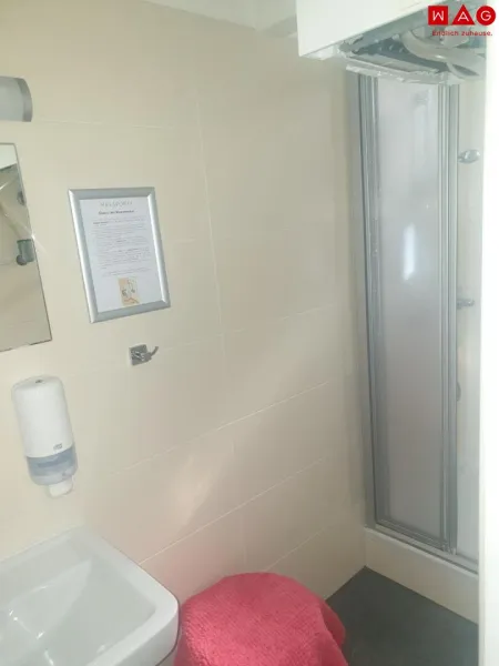 Sanitär Dusche Garderobenraum