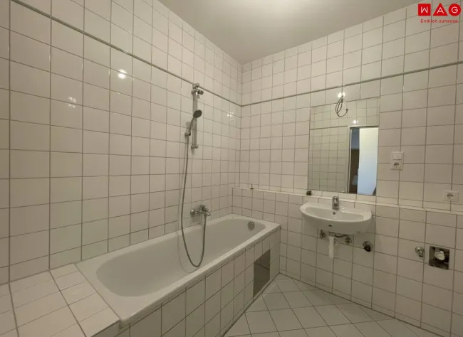Badezimmer mit Badewanne