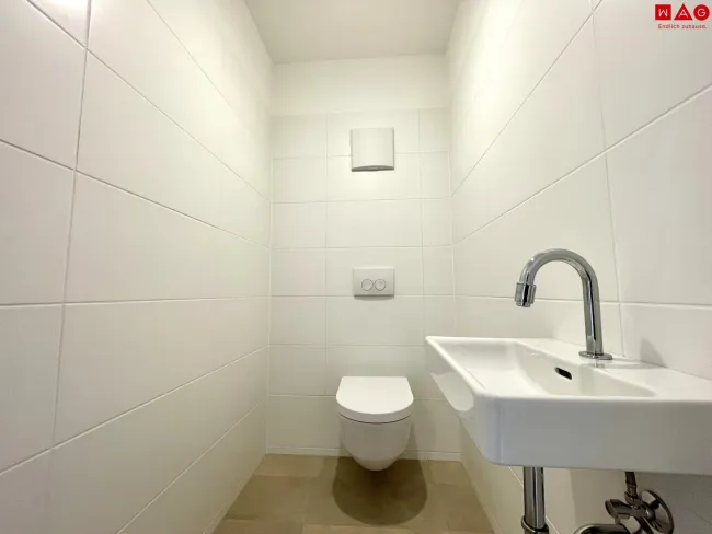 WC mit Handwaschbecken