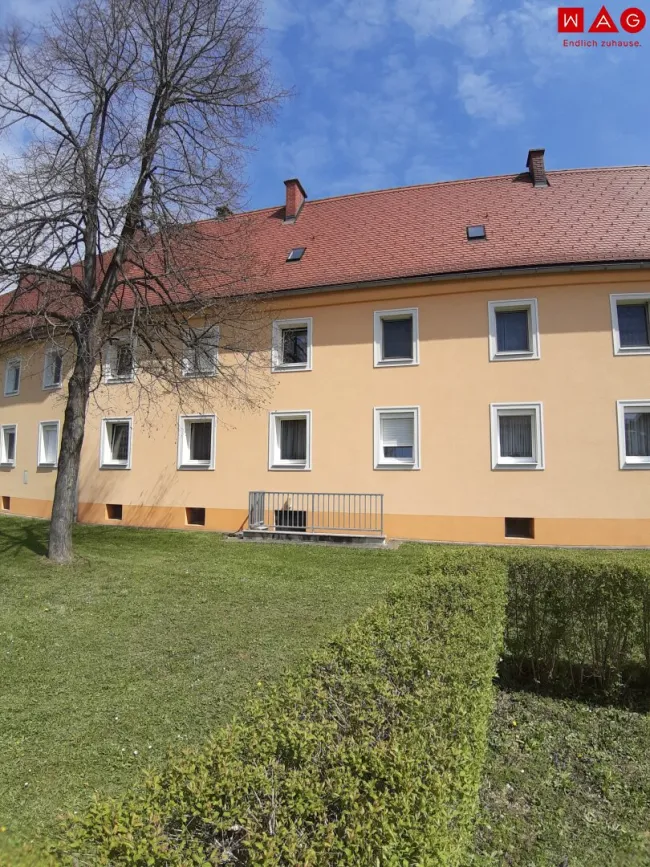 Straßerhof 2, Außenanlage